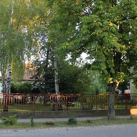 Evelin Nyaralohaz Дом отдыха Шиофок