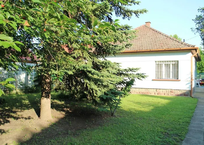 Evelin Nyaralohaz Holiday home *